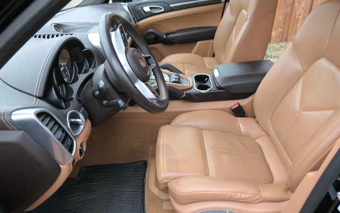 Porsche Cayenne cena 220000 przebieg: 60000, rok produkcji 2016 z Przecław małe 106